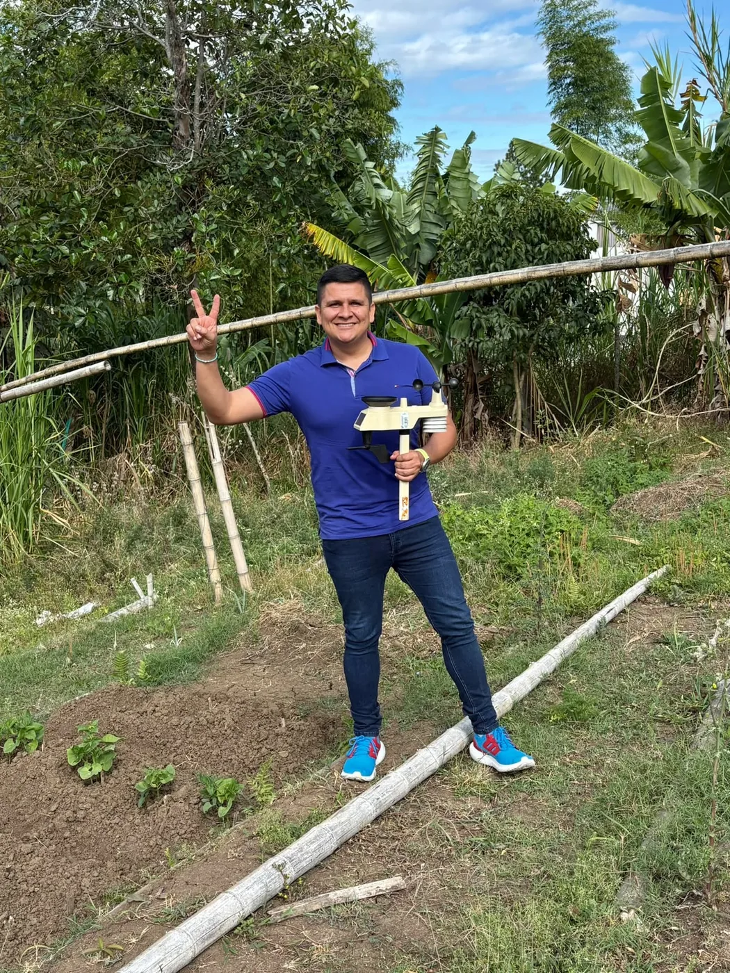 Estación meteorológica artesanal construida por el colegio